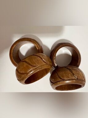 Set of 4 Wooden Carved Vintage Napkin Rings great Condition 1 1/8" diameter